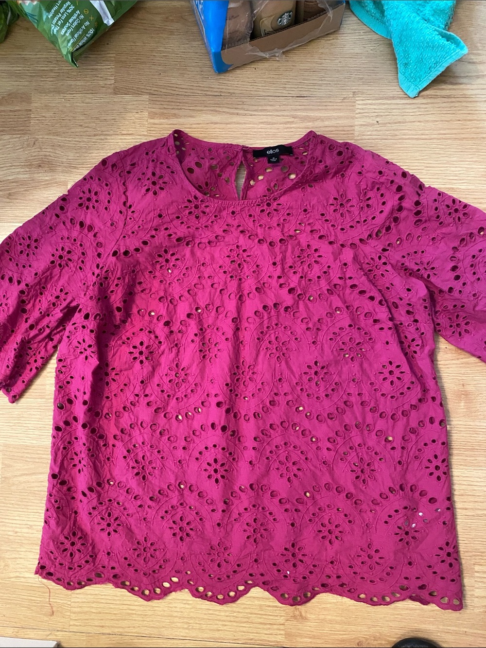 Preowned Eyelet Lace Short-Sleeve Top in Magenta 14,petite